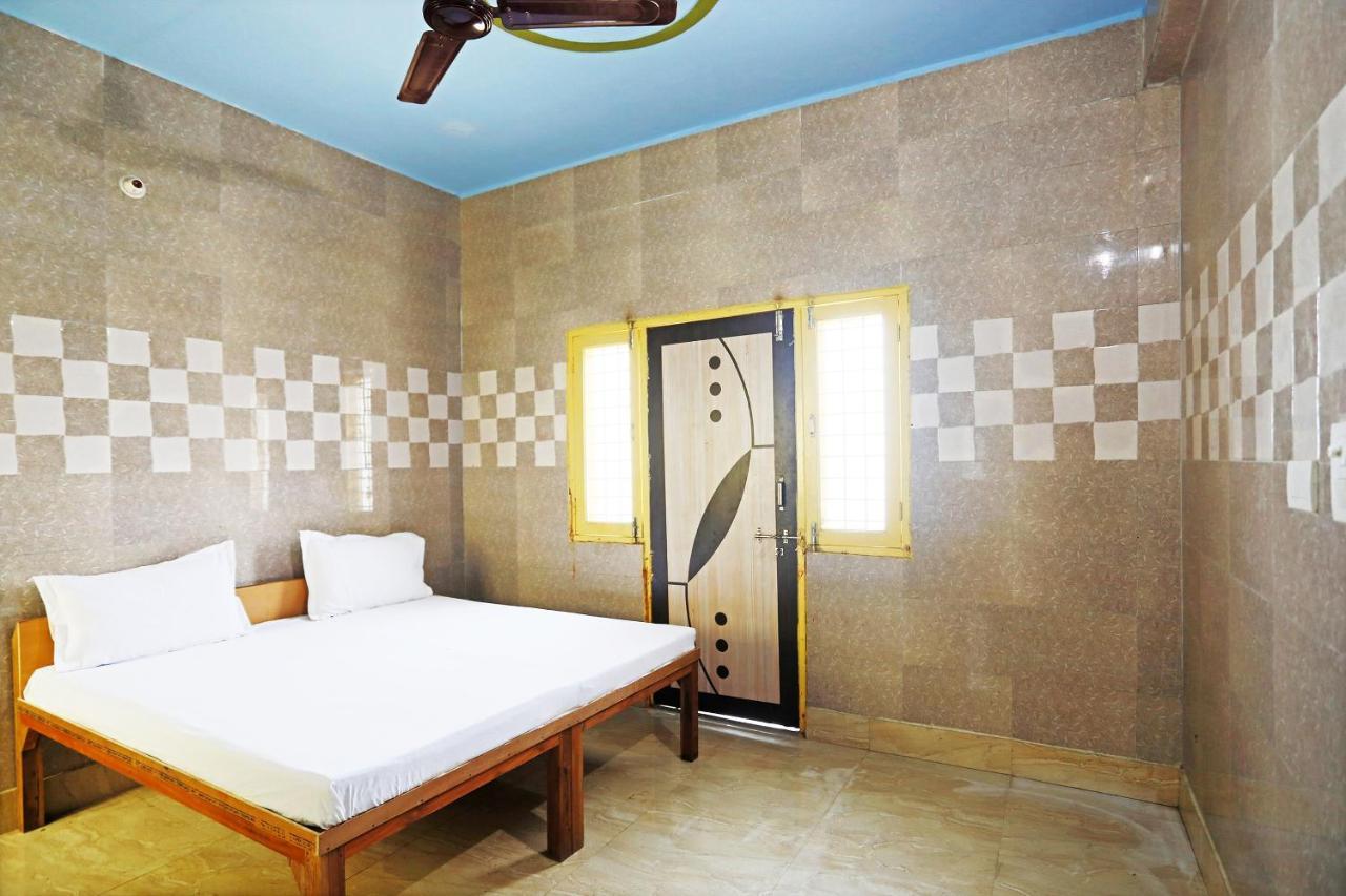 Oyo 44361 Shri Lajjaram Ashram Hotel Vrindavan Exterior photo